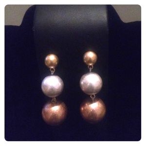 😍PRICE SLASHED😍 3 Pearl Metallic Balls Earrings